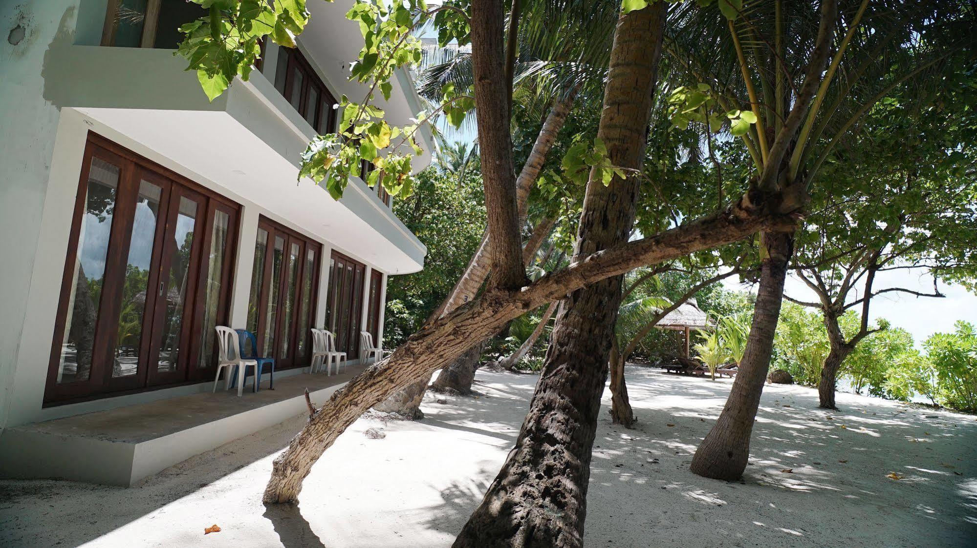 Готель Thundi Sea View Фулідгу Екстер'єр фото